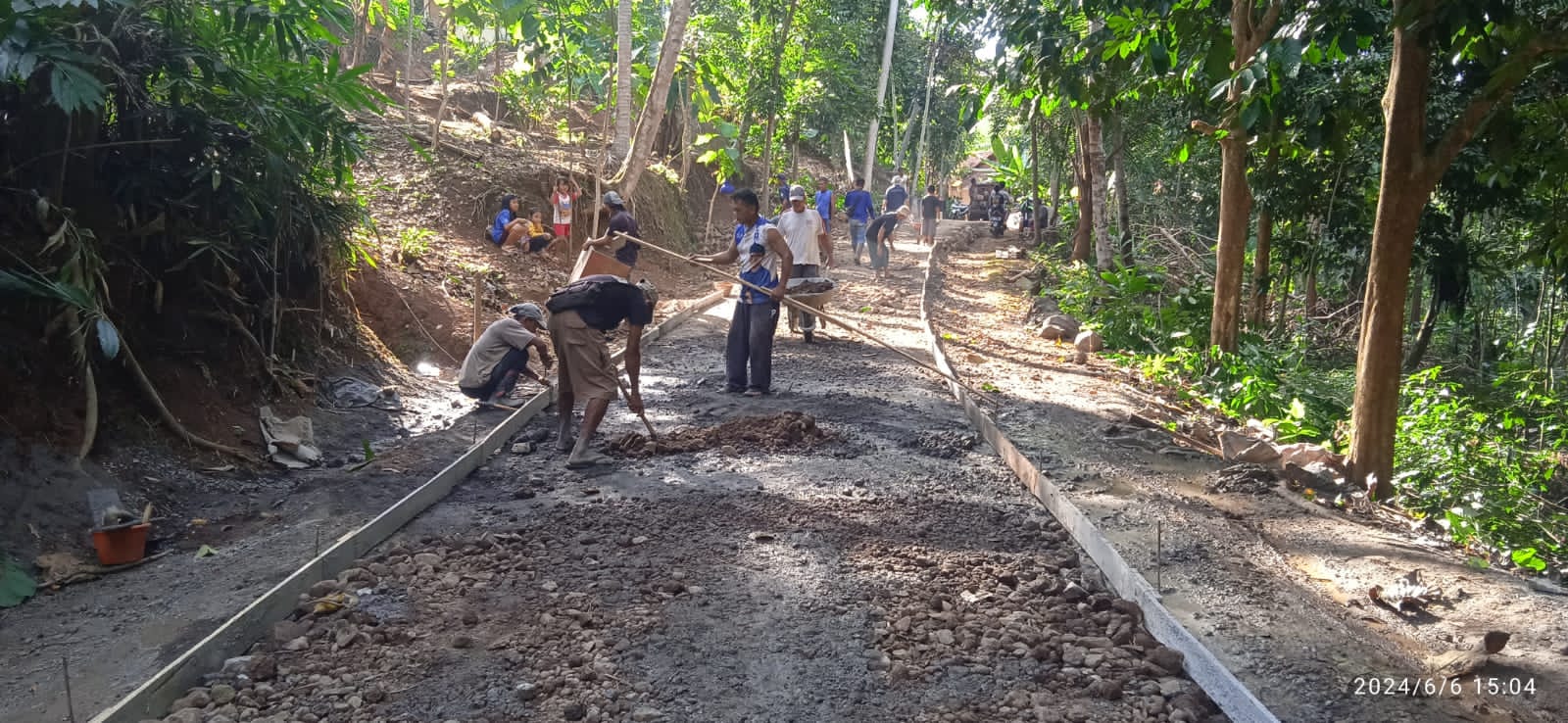 PEMBANGUNAN JALAN DESA